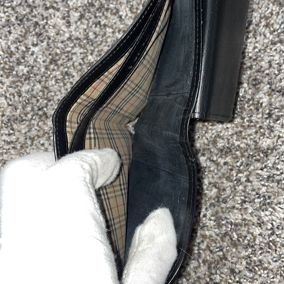 Authentic BURBERRY black leather men’s wallet - Picture 11 of 12